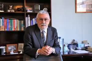 El rector Dr. Luis Alberto Loyola finaliza en agosto su gestión al mando de la UA.